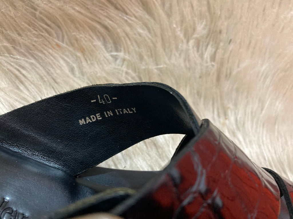 Russell & Bromley