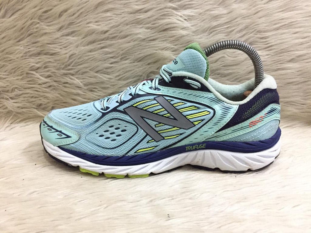 New Balance 860v7