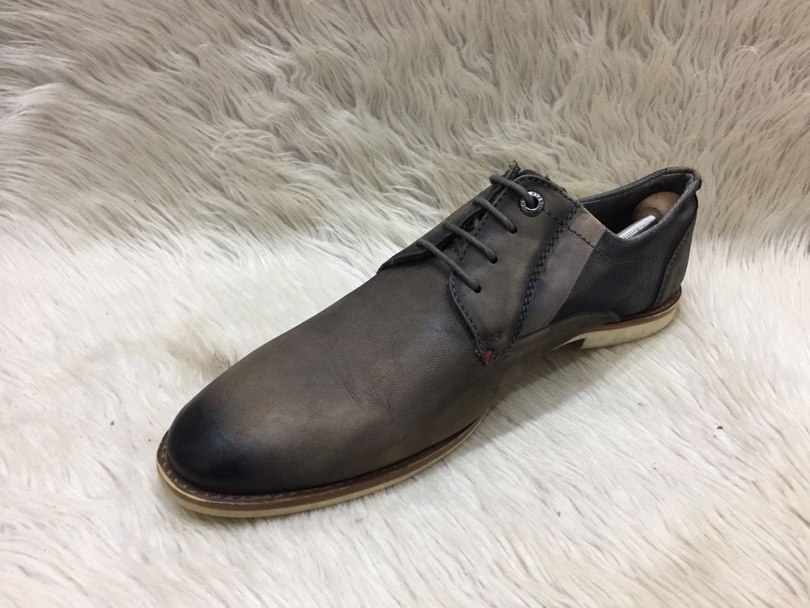 Bugatti men's lace-up shoes in gray leather.