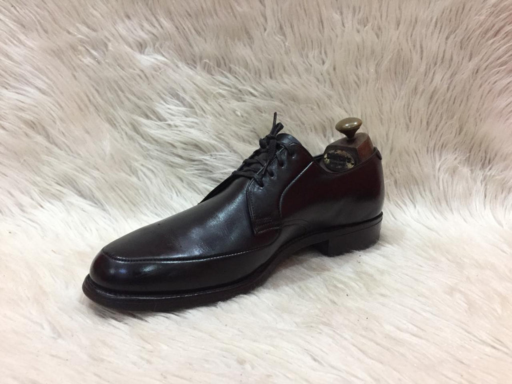 Nun bush lace-up dress shoes.