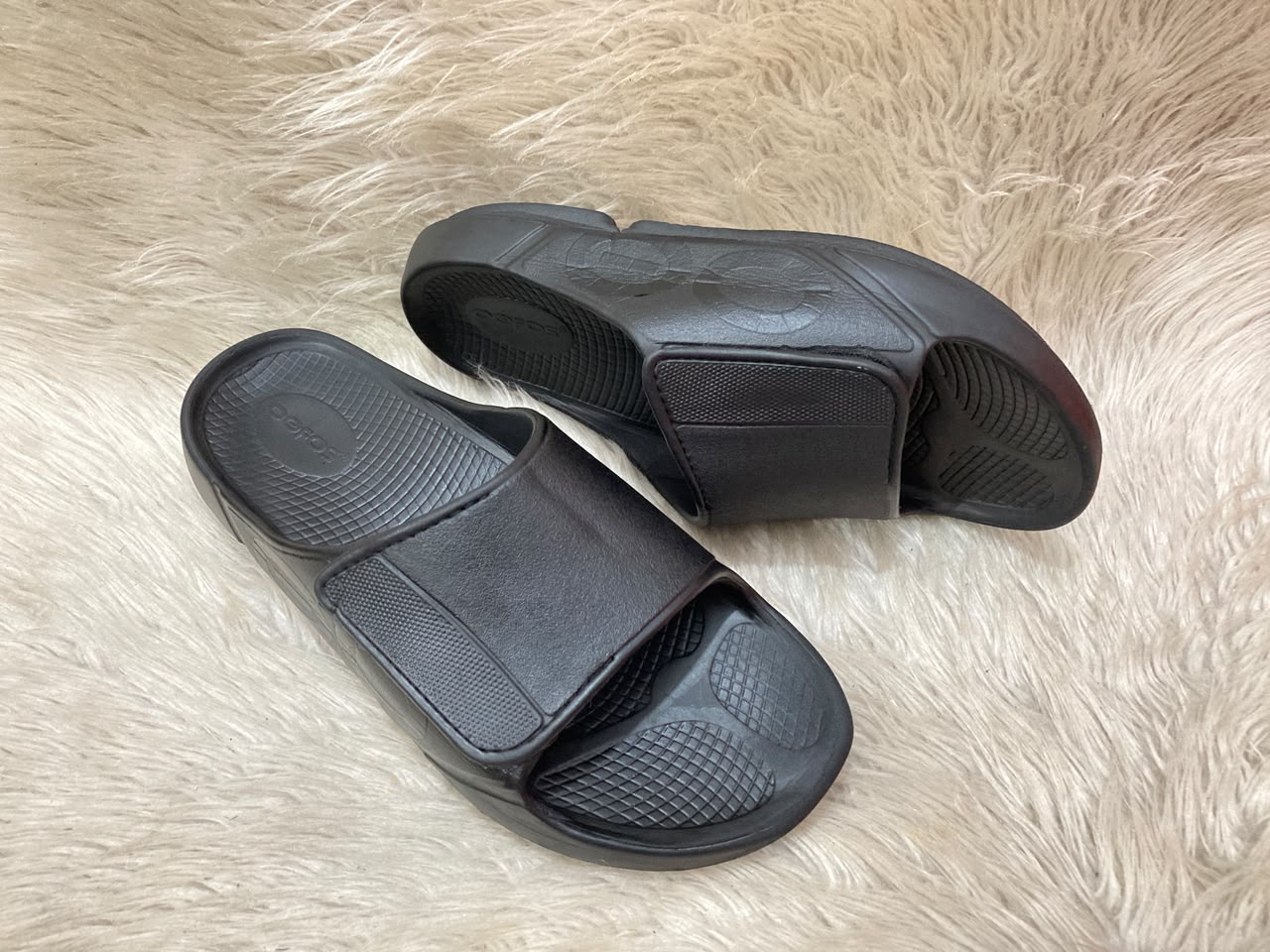 OOFOS OOahh Sandals