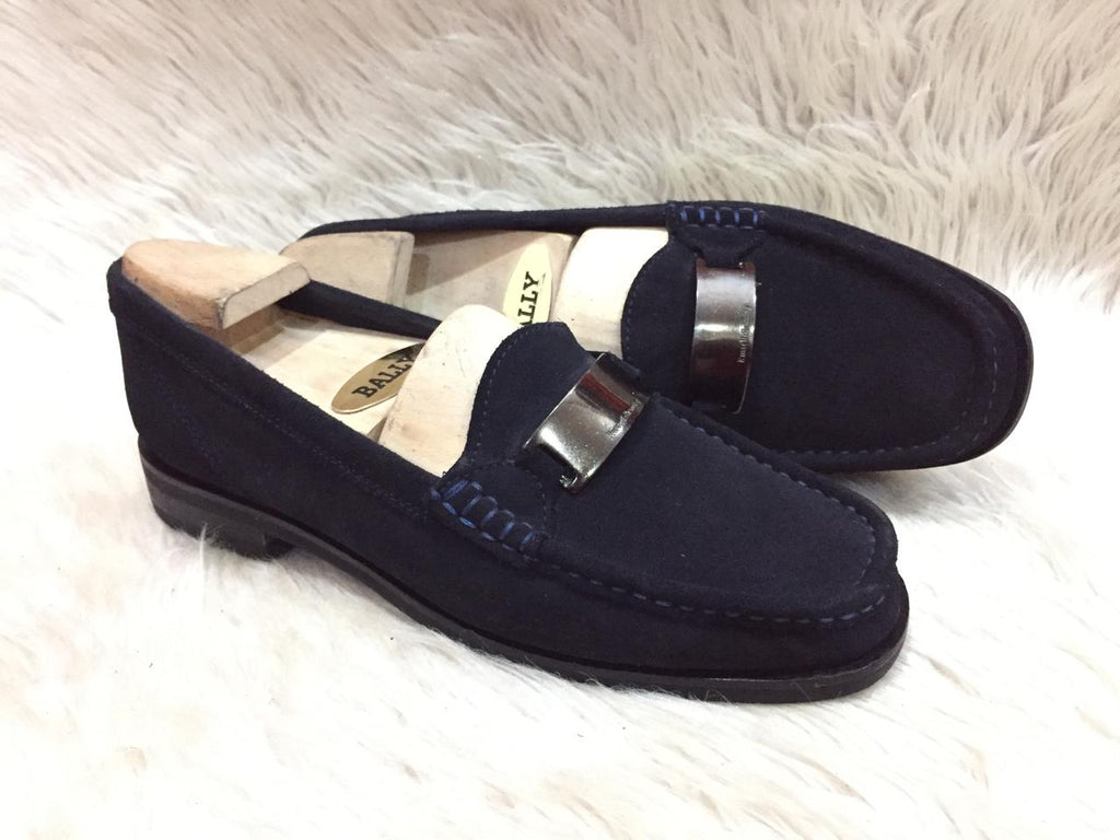 Russell & Bromley