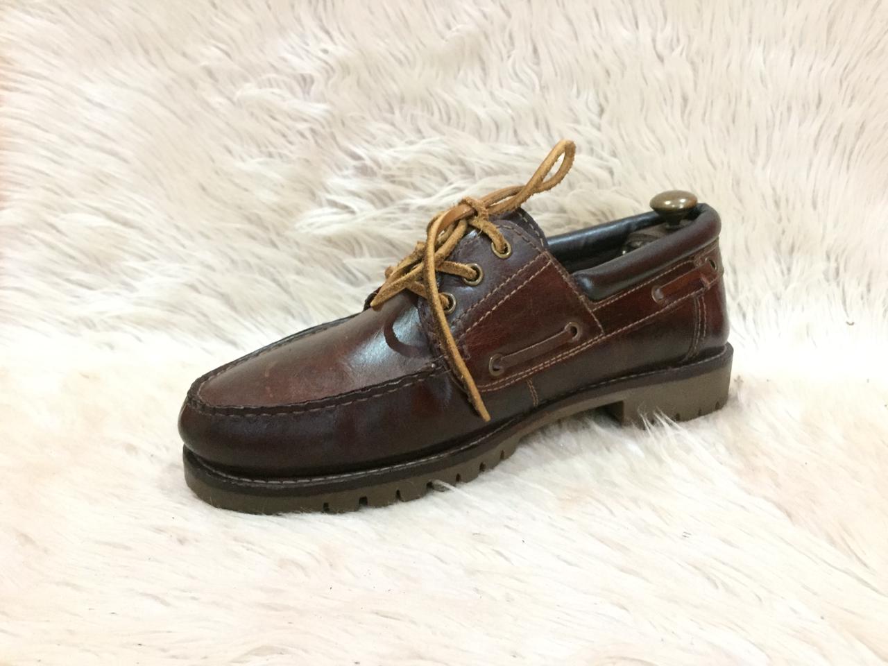 Howick Authentic 3-Eye Lug Handsewn boat shoe