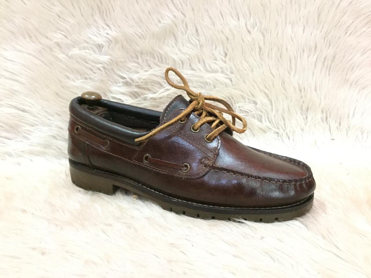Howick Authentic 3-Eye Lug Handsewn boat shoe