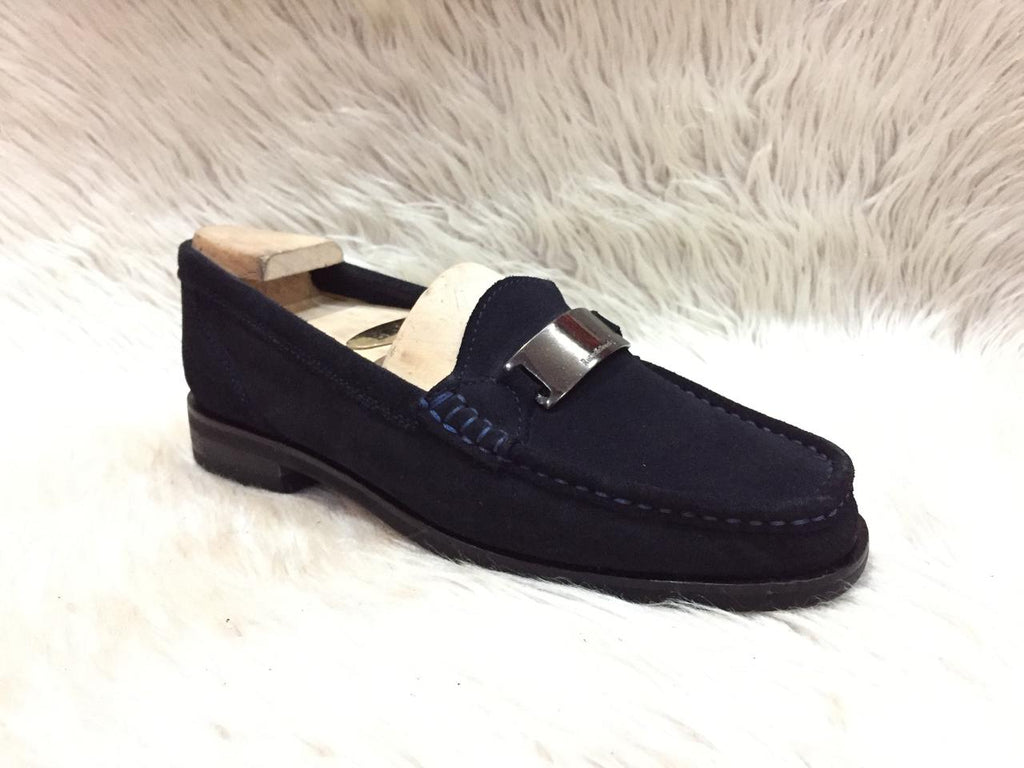 Russell & Bromley