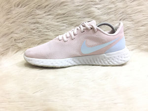 Nike Revolution 5