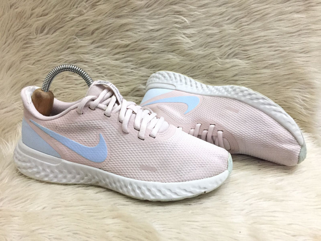 Nike Revolution 5