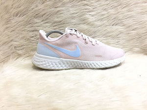 Nike Revolution 5
